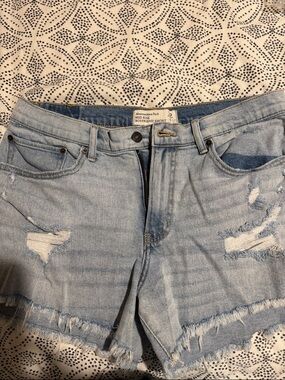 Abercrombie & Fitch Mid Rise Boyfriend Shorts